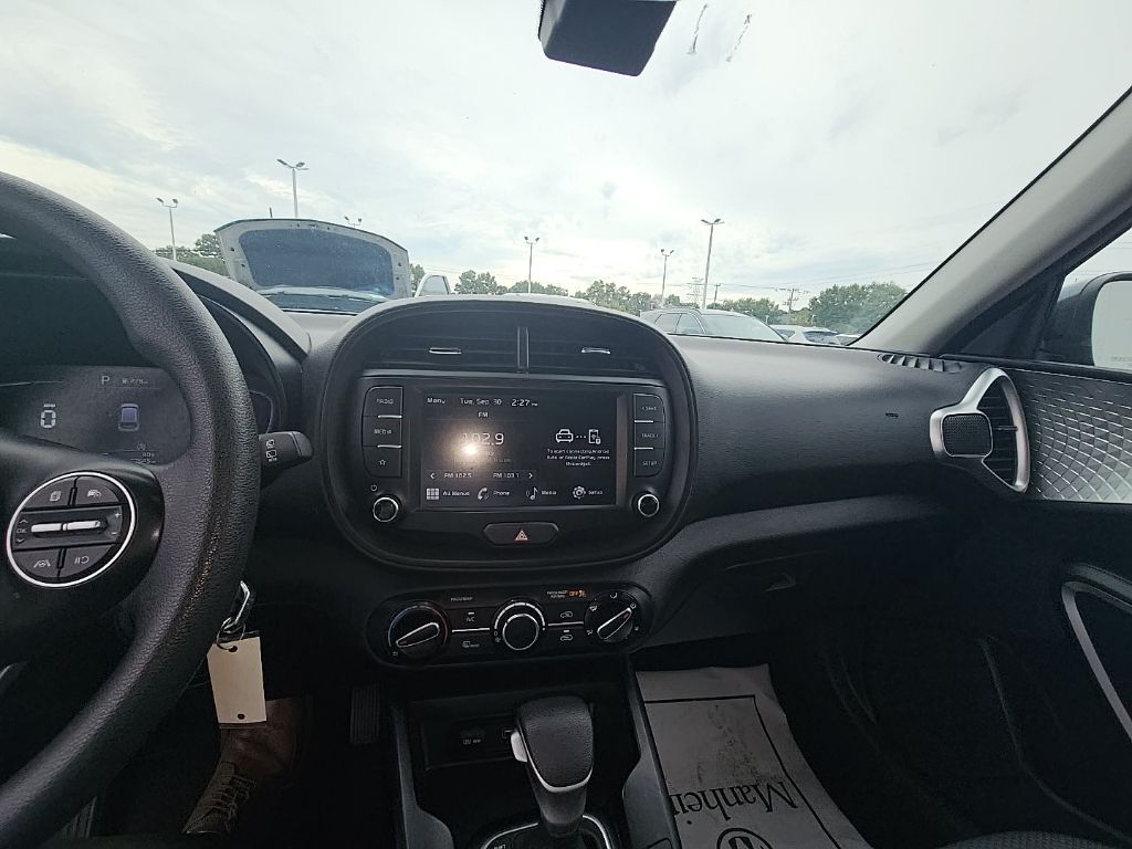 2023 Kia Soul LX photo 12