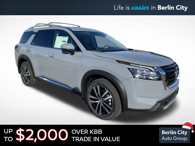 2025 Nissan Pathfinder Platinum's photo