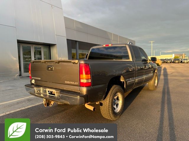 2002 Chevrolet Silverado 1500 LS photo 2