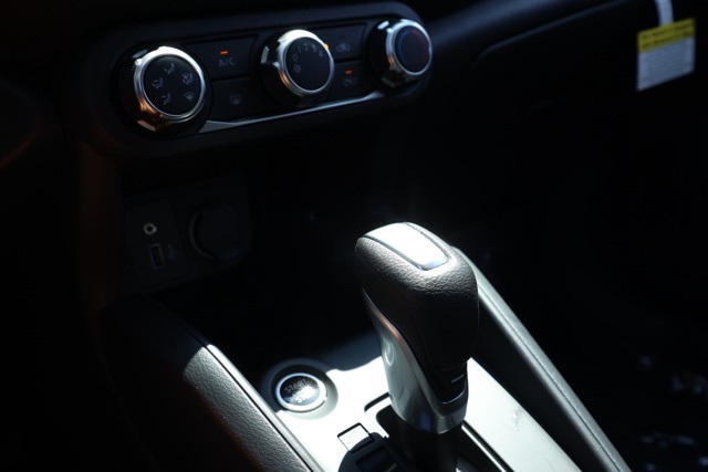 2025 Nissan Kicks Play S photo 29