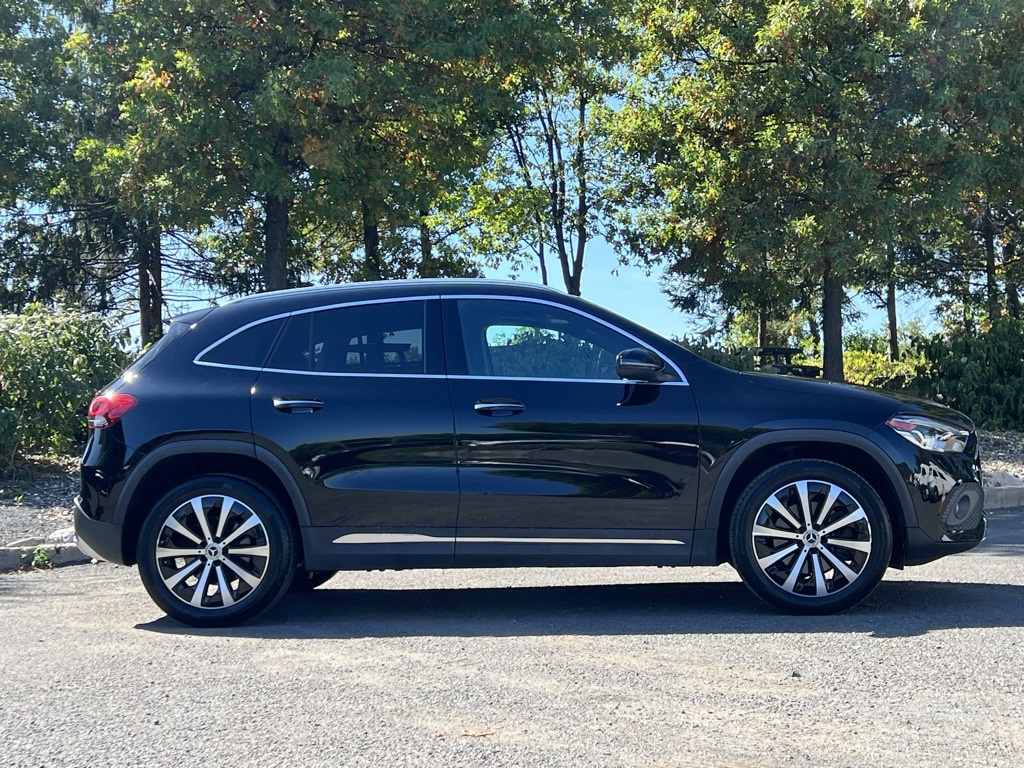 2022 Mercedes Benz GLA 250 4MATIC photo 2