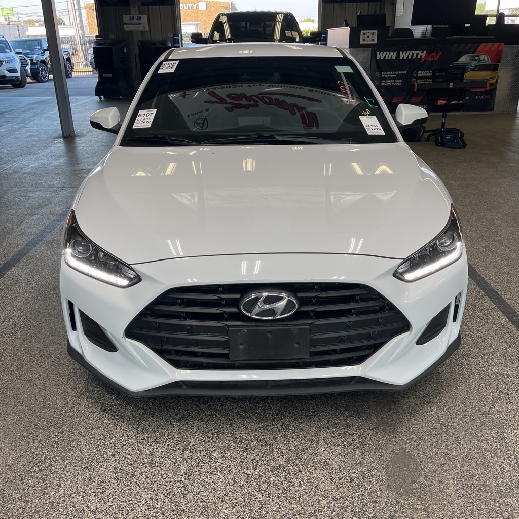 2020 Hyundai Veloster 2.0L Premium photo 2