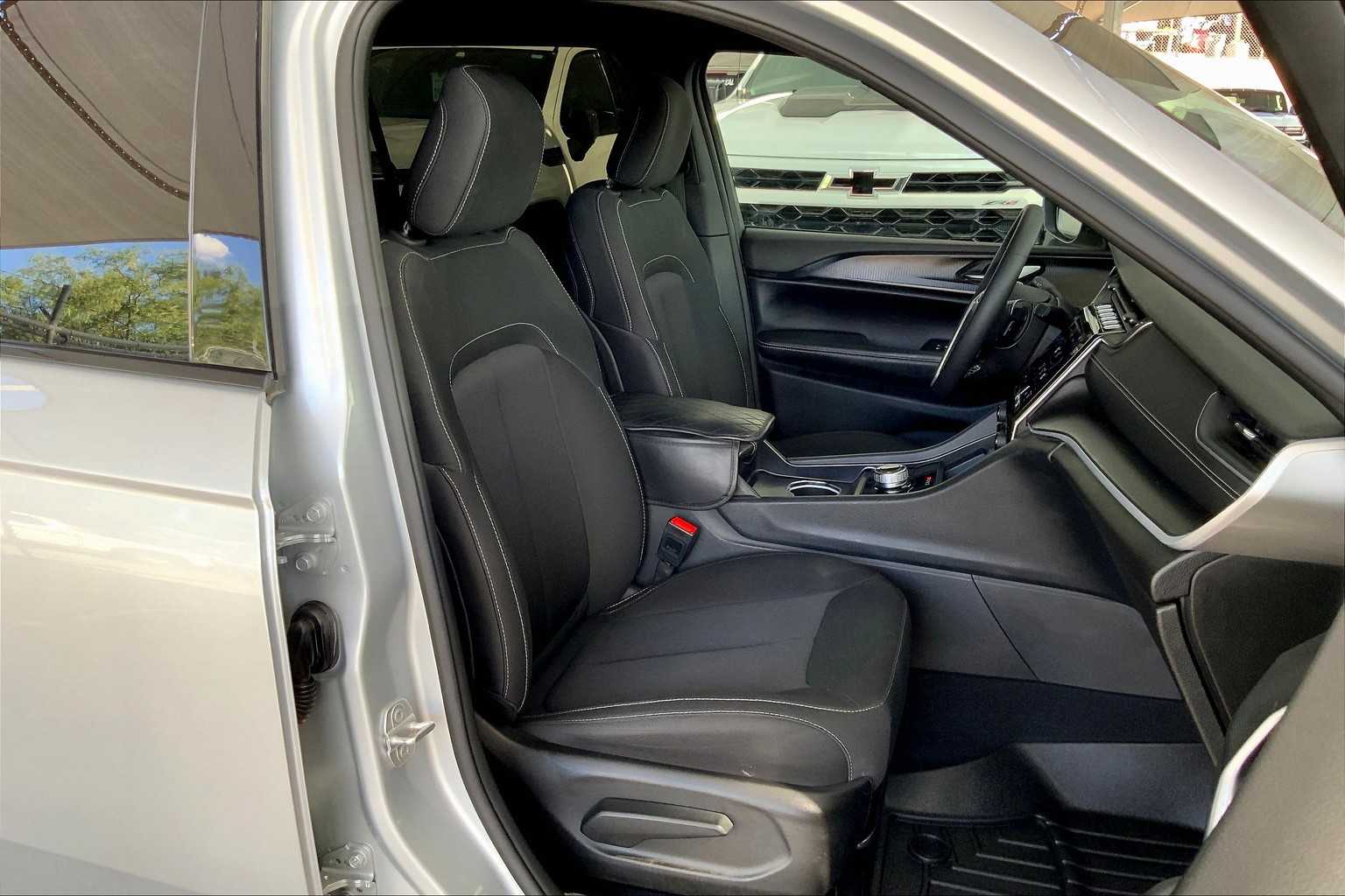 2024 Jeep Grand Cherokee Laredo X photo 7