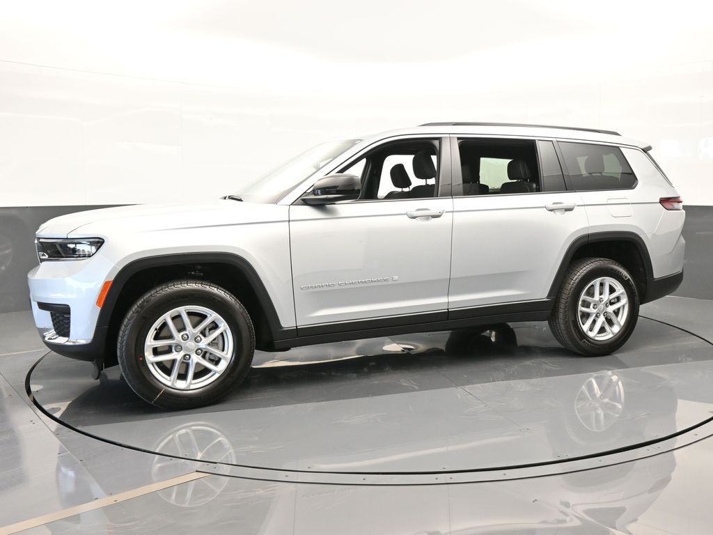 2024 Jeep Grand Cherokee Laredo photo 2