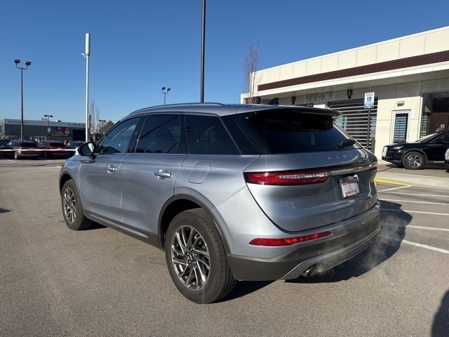 2022 Lincoln Corsair Standard photo 3