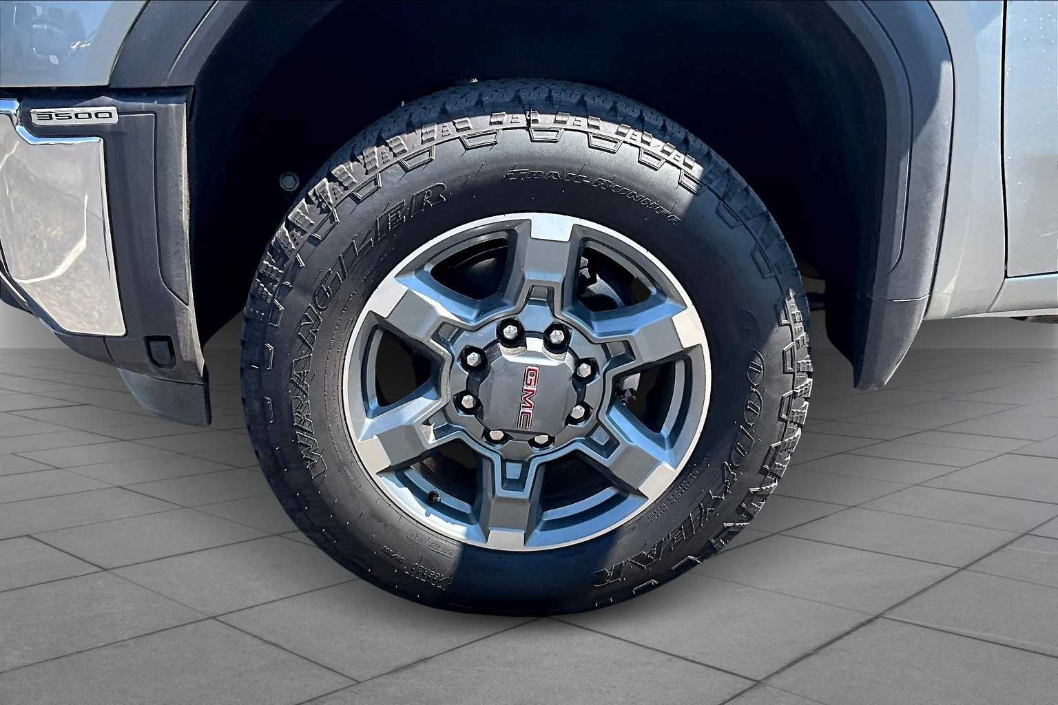 2025 Gmc Sierra SLT photo 9