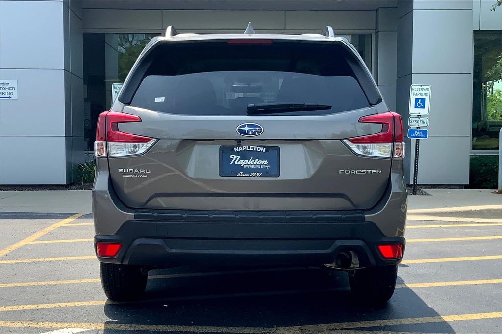 2020 Subaru Forester Premium photo 3