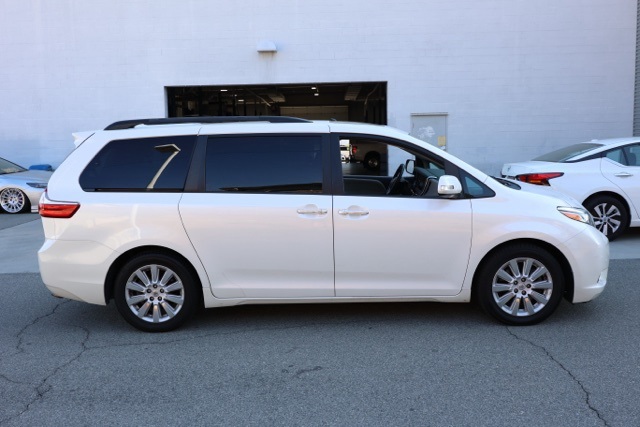 2015 Toyota Sienna Limited photo 2