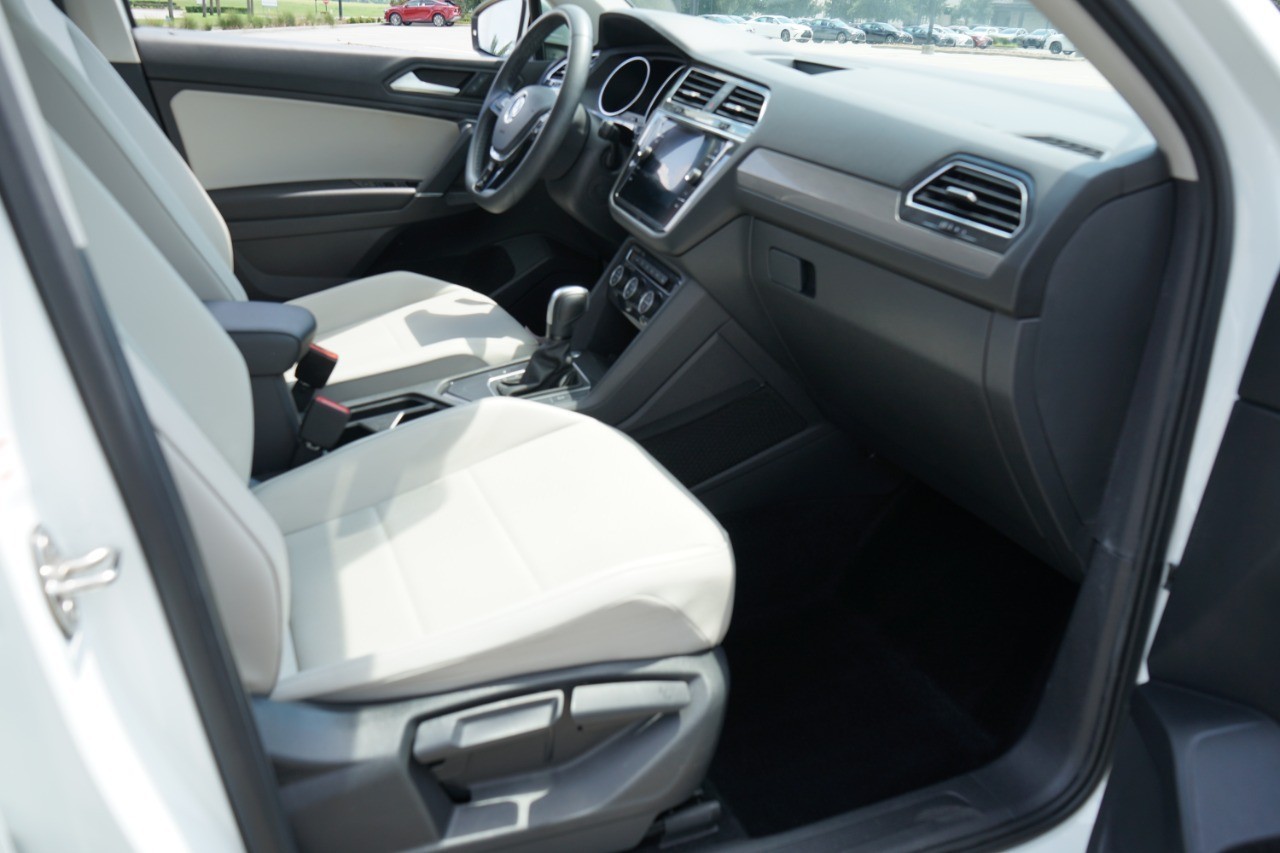 2020 Volkswagen Tiguan SEL photo 14