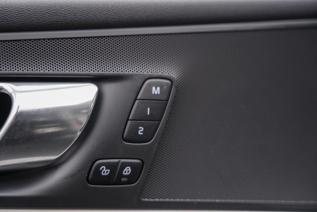 2019 Volvo XC60 T5 Momentum photo 33