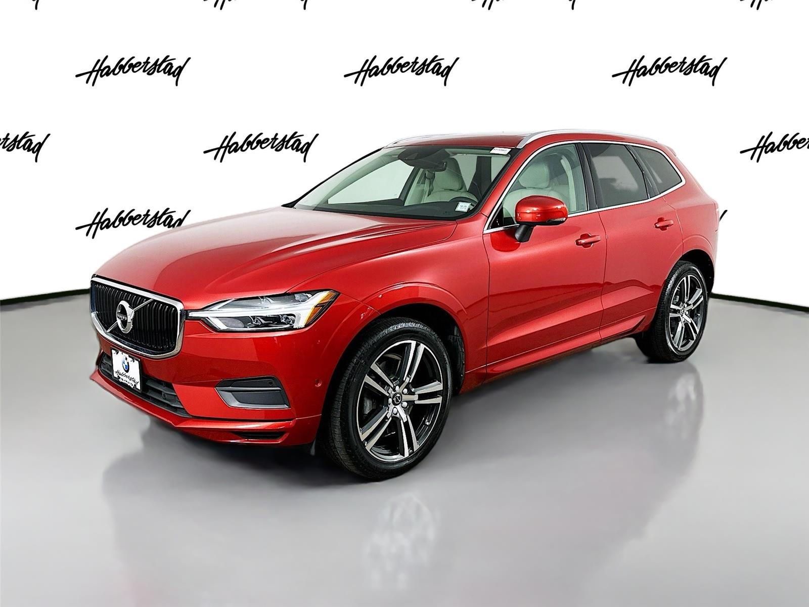 2019 Volvo XC60 Momentum's photo