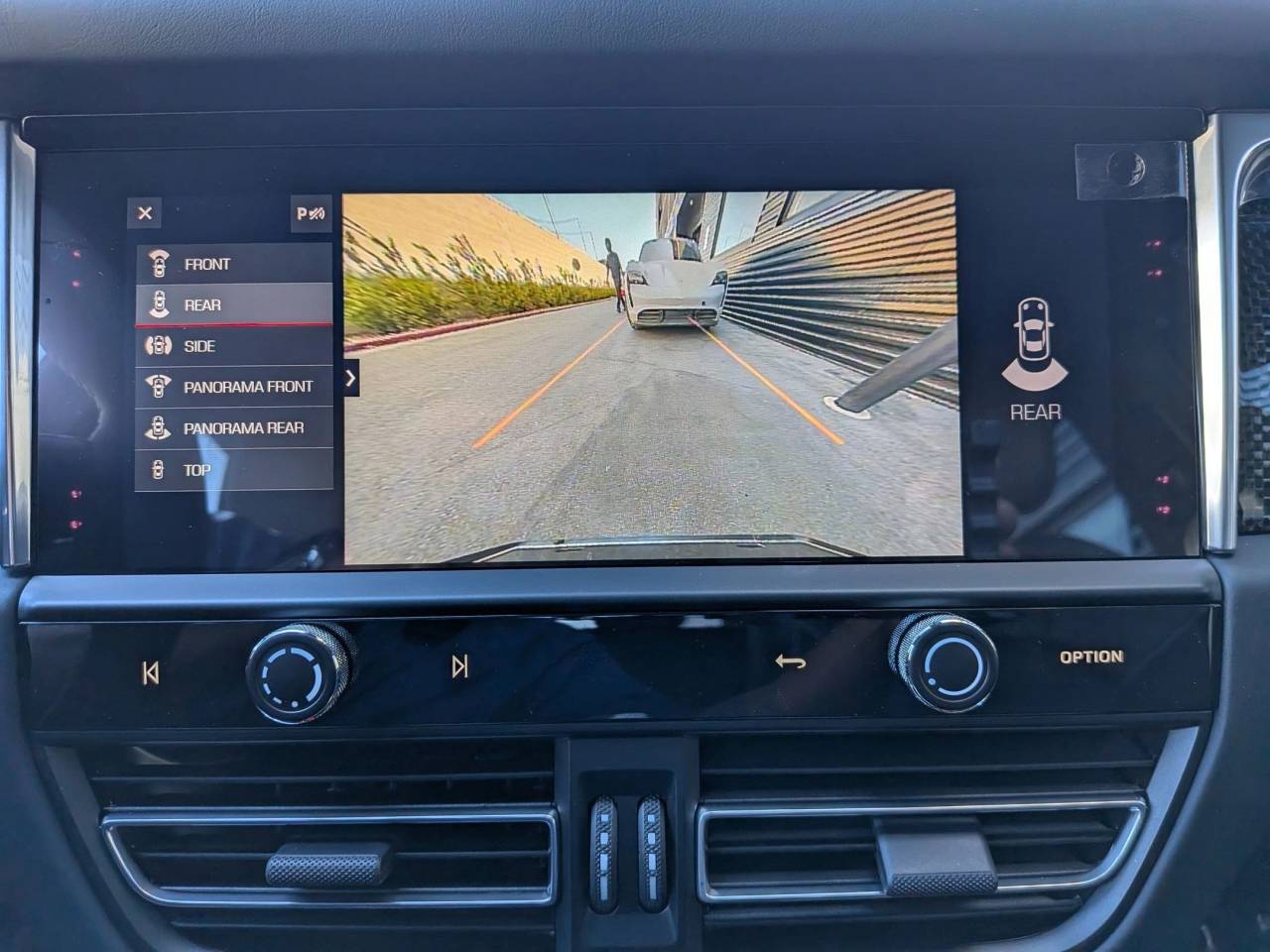 2025 Porsche Macan GTS photo 12