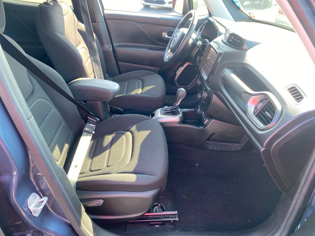 2022 Jeep Renegade Latitude photo 23