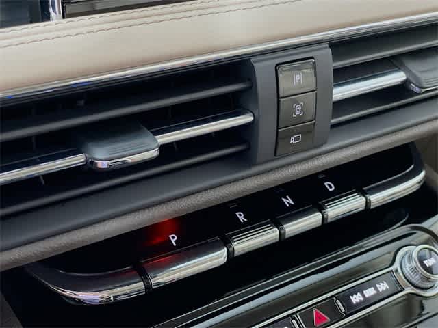 2022 Lincoln Corsair Standard photo 15