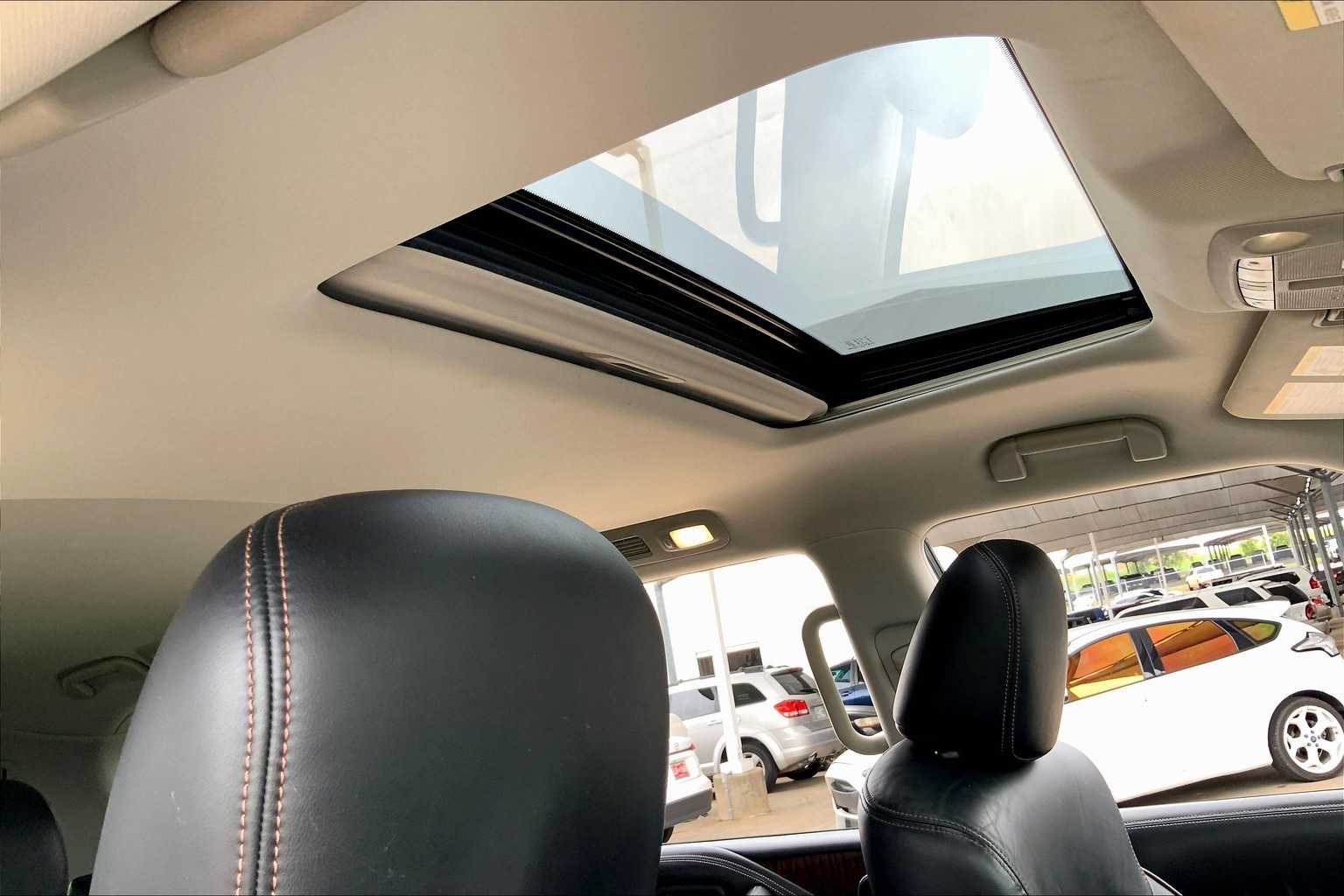 2020 Nissan Armada SL photo 12