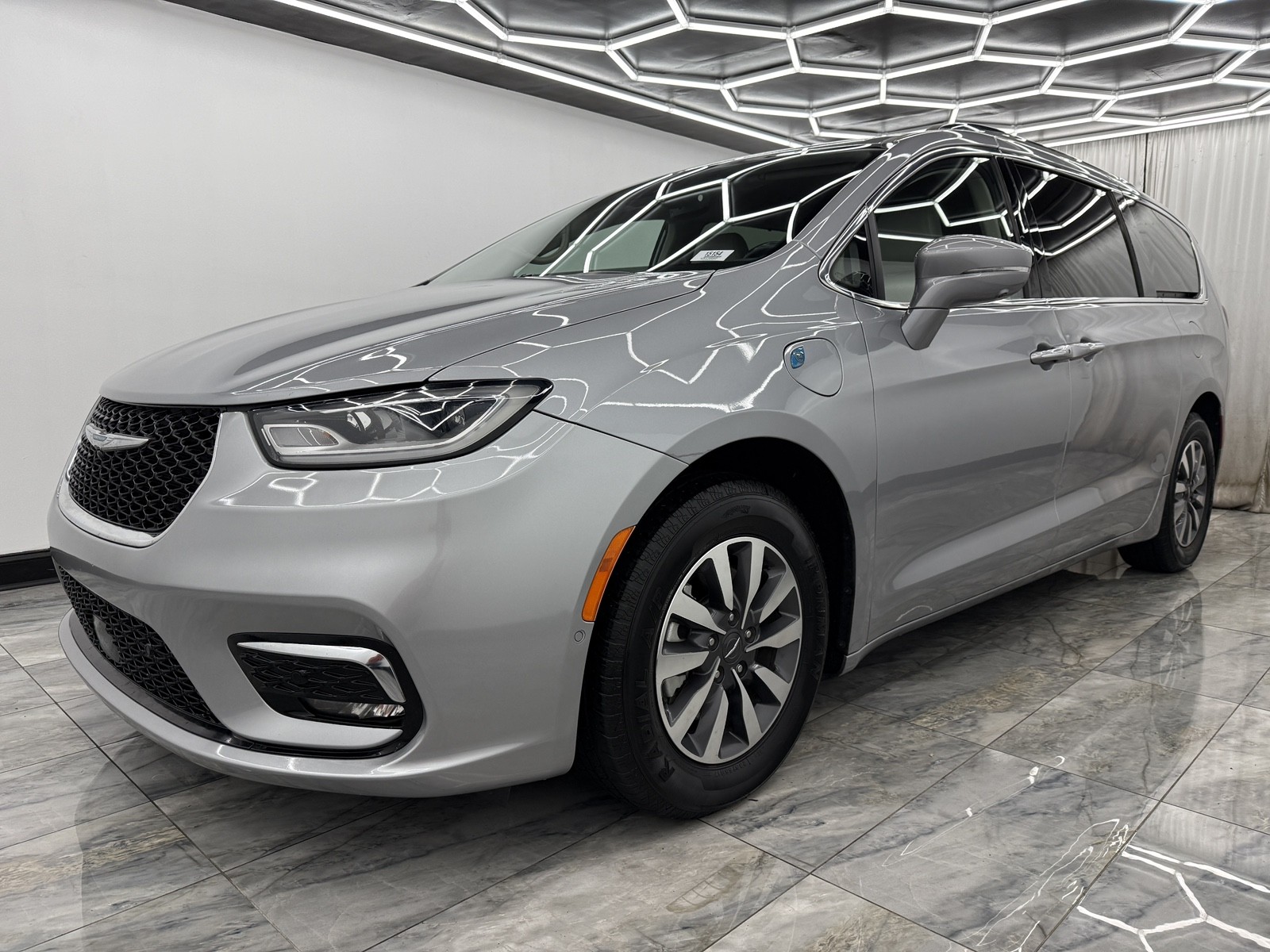 2021 Chrysler Pacifica Hybrid Touring L photo 2