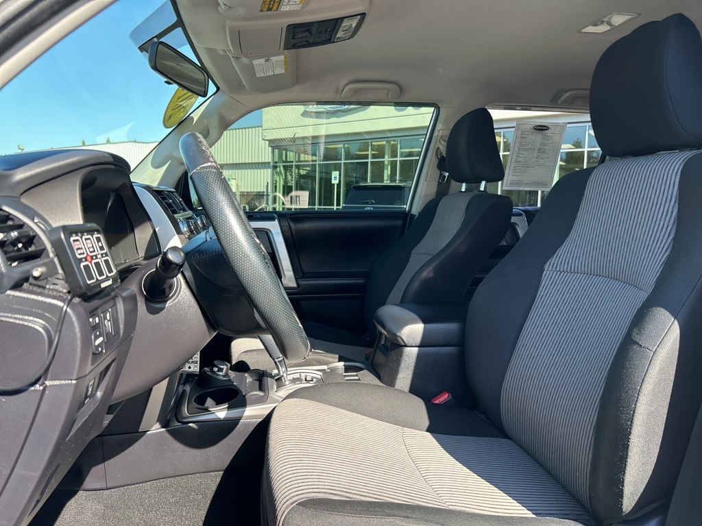2016 Toyota 4Runner SR5 photo 13