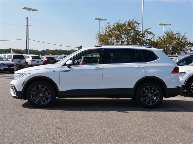 2022 Volkswagen Tiguan SE photo 3