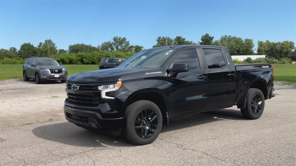 2022 Chevrolet Silverado 1500 RST photo 3