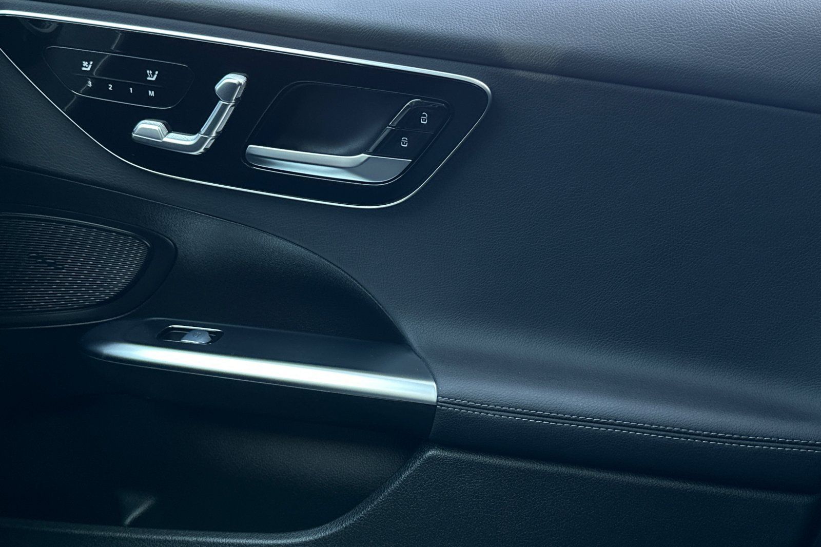 2025 Mercedes Benz C 300 photo 30