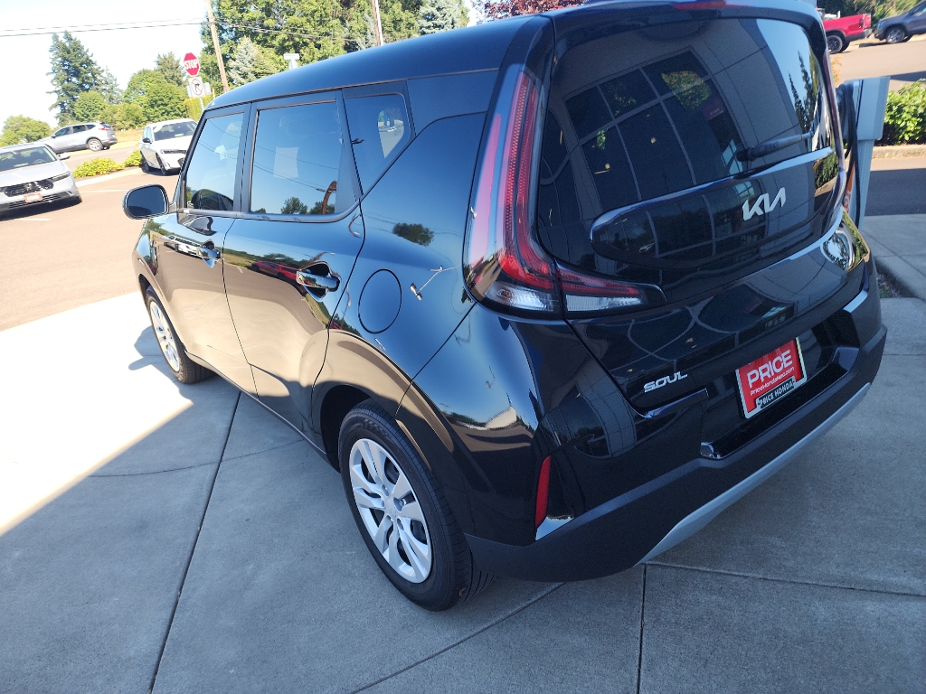 2023 Kia Soul LX photo 3
