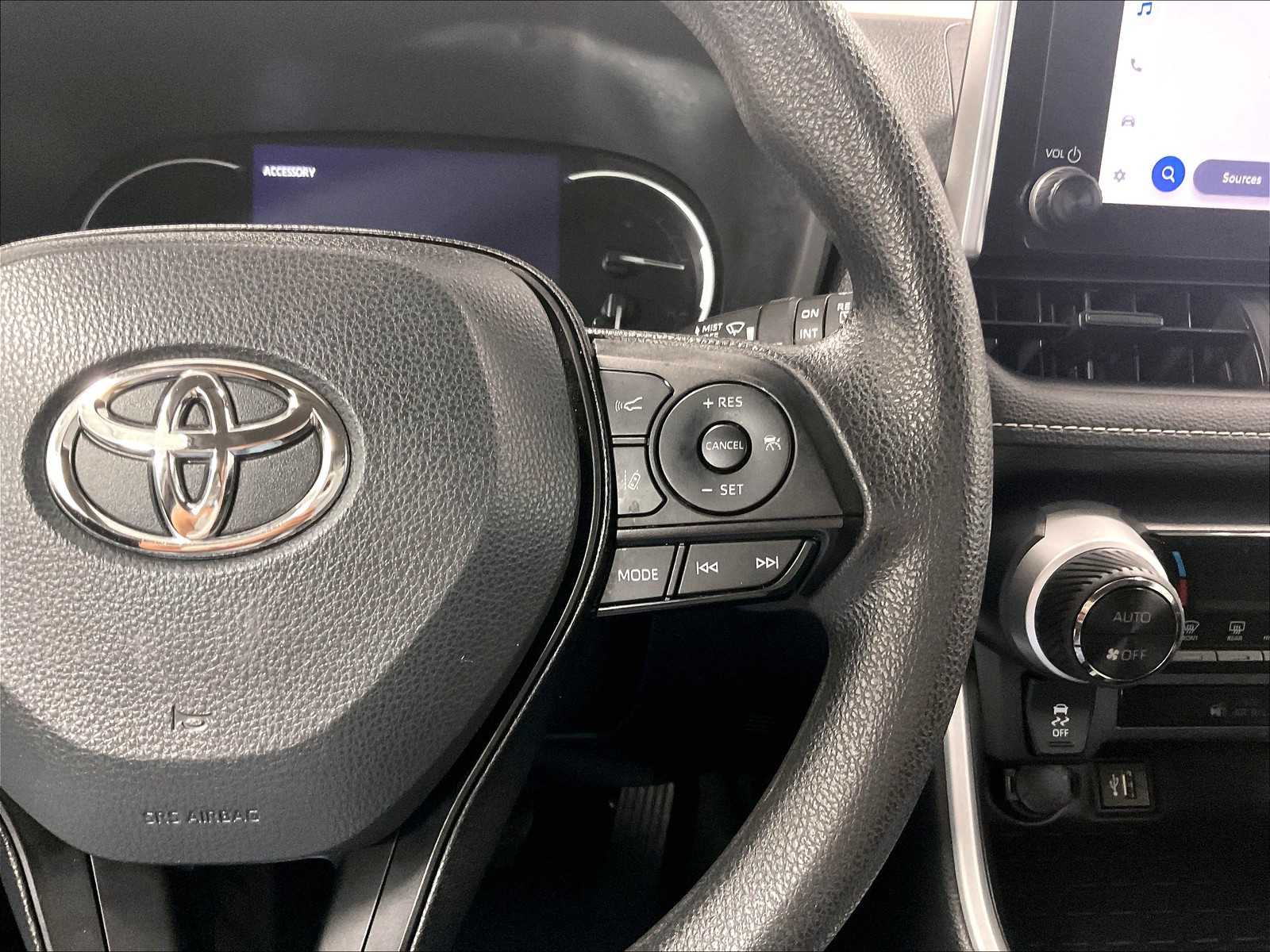 2024 Toyota RAV4 XLE photo 23