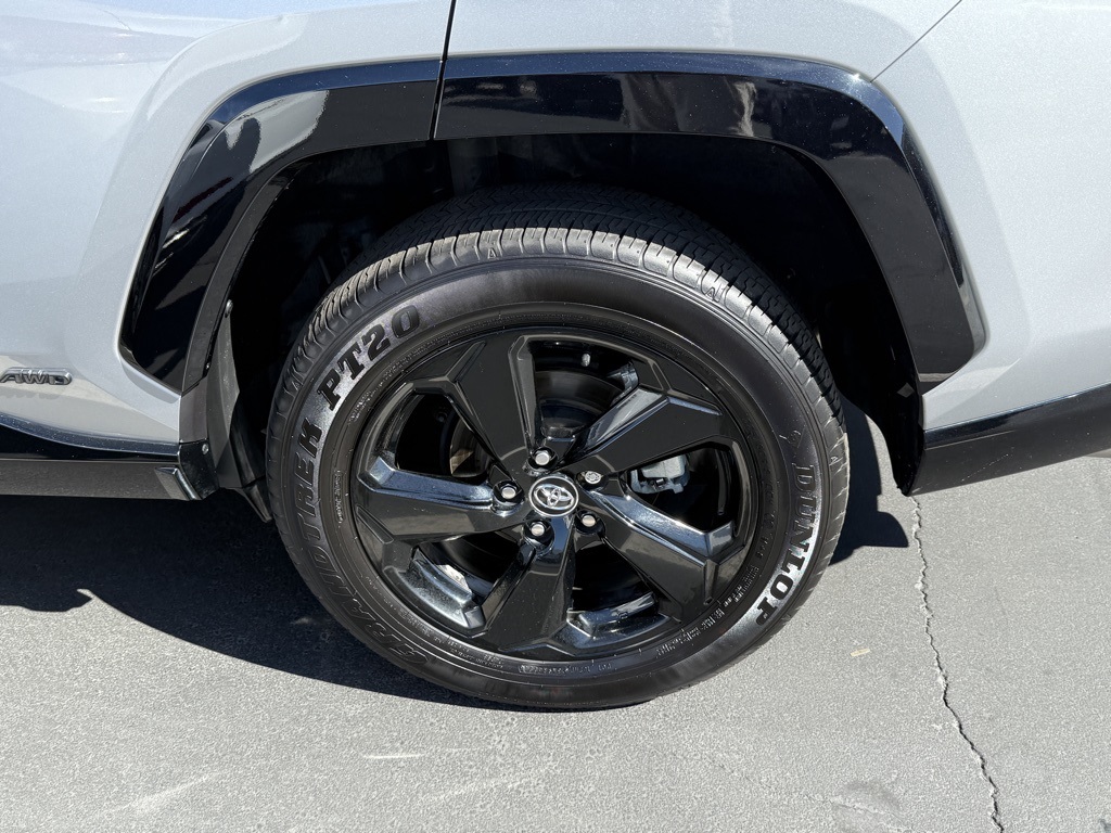 2020 Toyota RAV4 Hybrid XSE photo 4