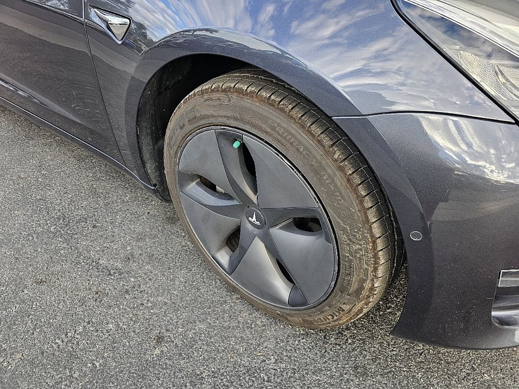 2018 Tesla Model 3 Long Range photo 4