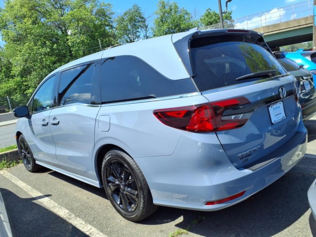 2024 Honda Odyssey Sport photo 3