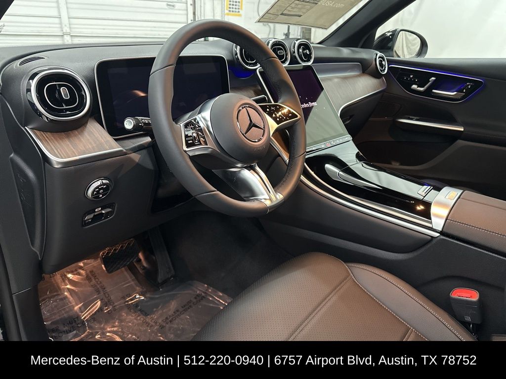 2025 Mercedes Benz GLC 300 photo 5