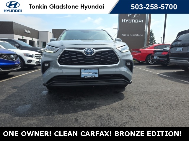 2022 Toyota Highlander Hybrid Bronze Edition photo 2