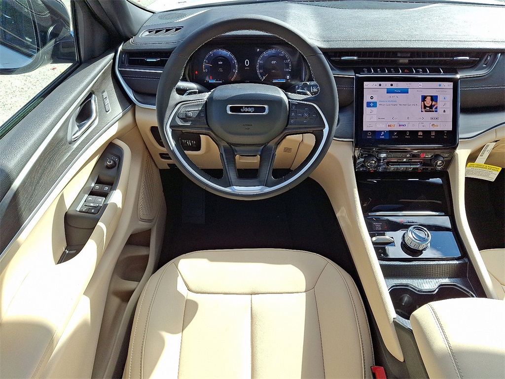 2025 Jeep Grand Cherokee Limited photo 4