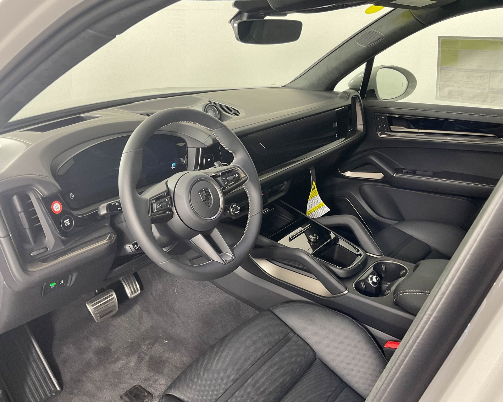 2025 Porsche Cayenne E-Hybrid Turbo photo 4