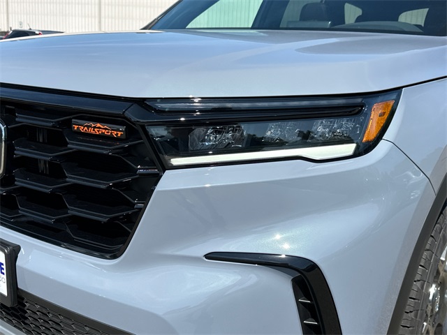 2025 Honda Pilot TrailSport photo 2