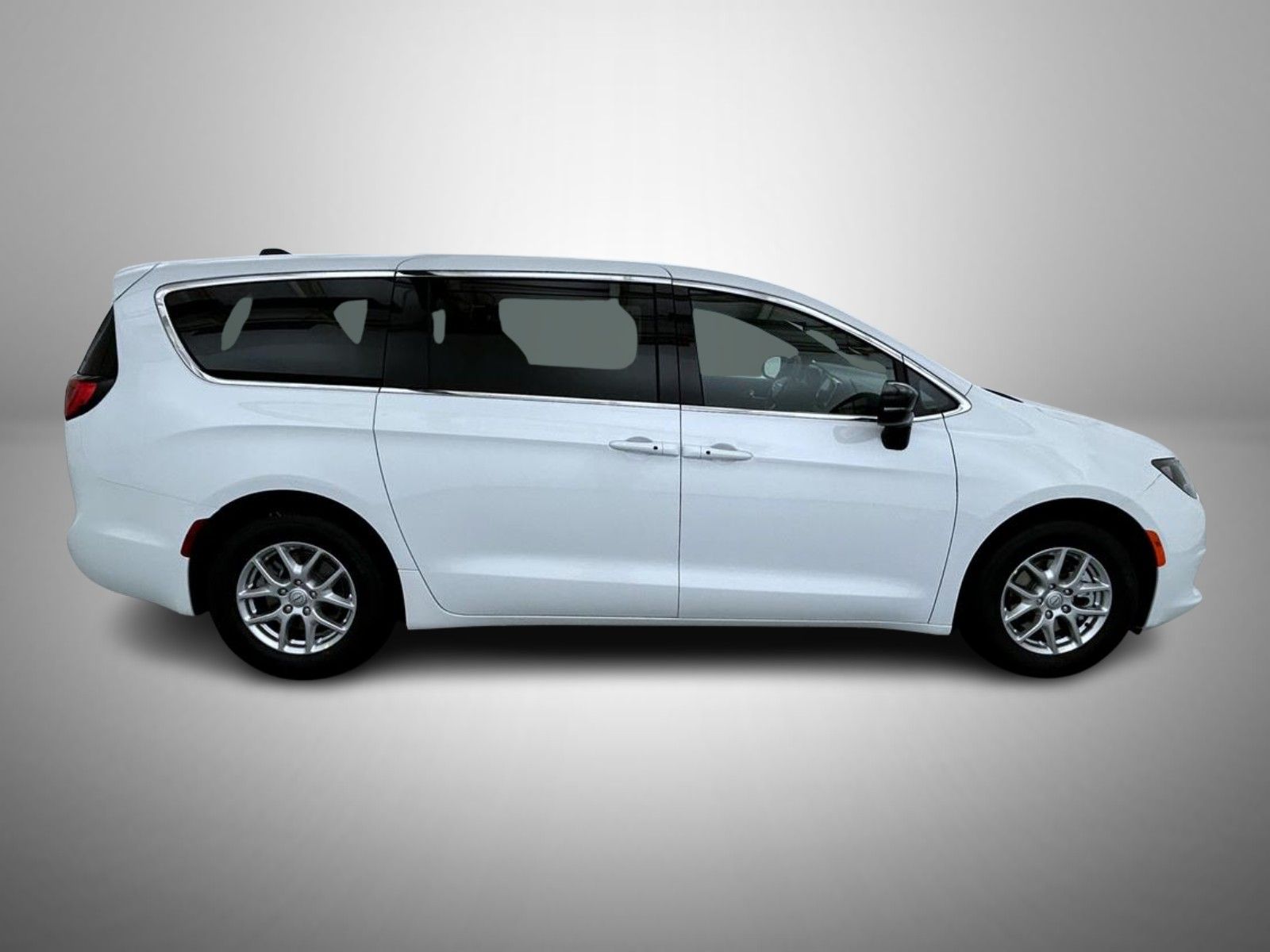 2026 Chrysler Voyager LX photo 4