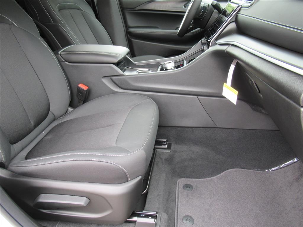 2025 Jeep Grand Cherokee Laredo X photo 9