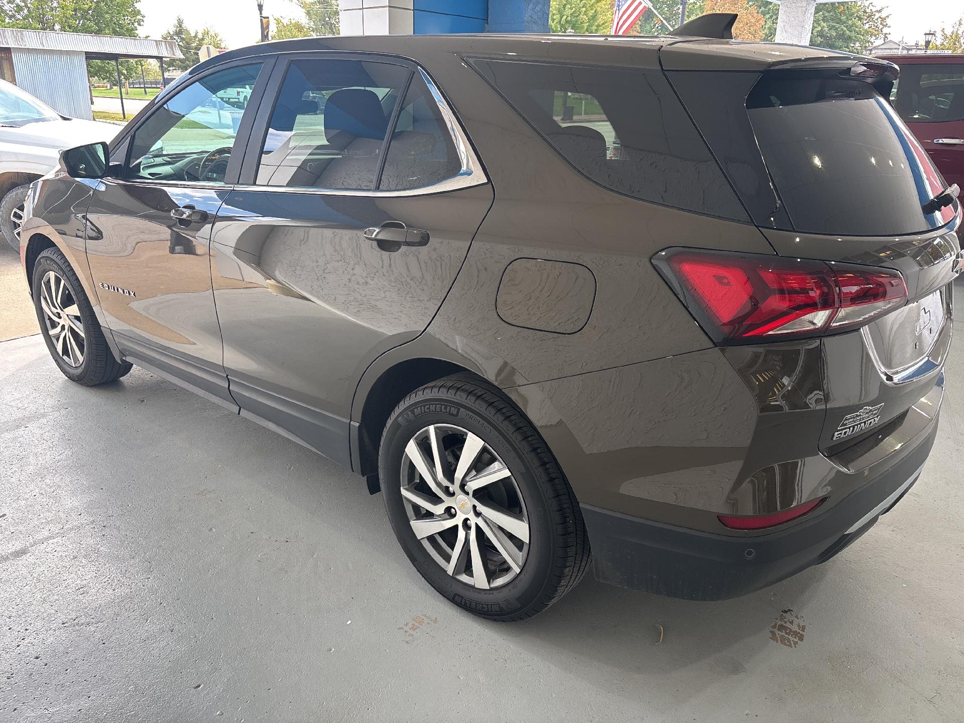 Used 2024 Chevrolet Equinox LT with VIN 3GNAXKEG2RL124232 for sale in Kansas City