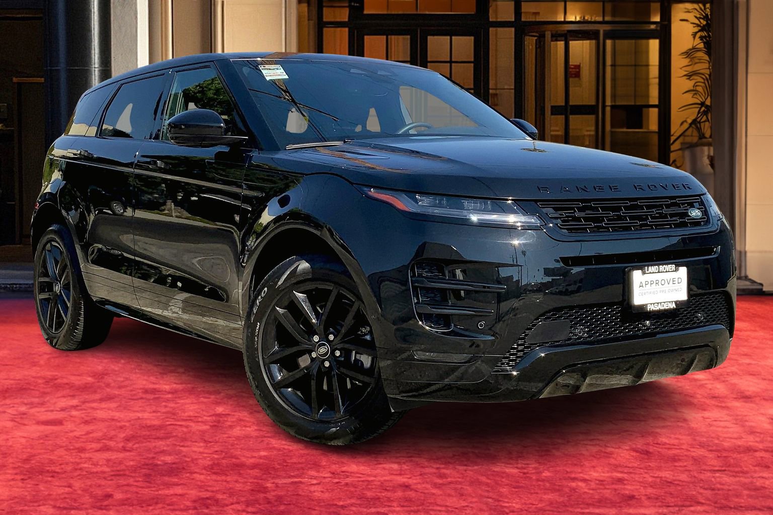 2024 Land Rover Range Rover Evoque Dynamic SE photo 2