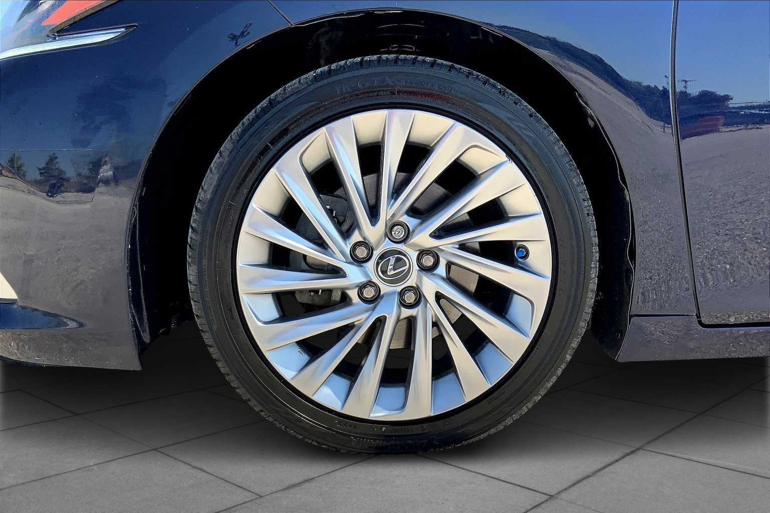 2020 Lexus ES 350 Ultra Luxury photo 10