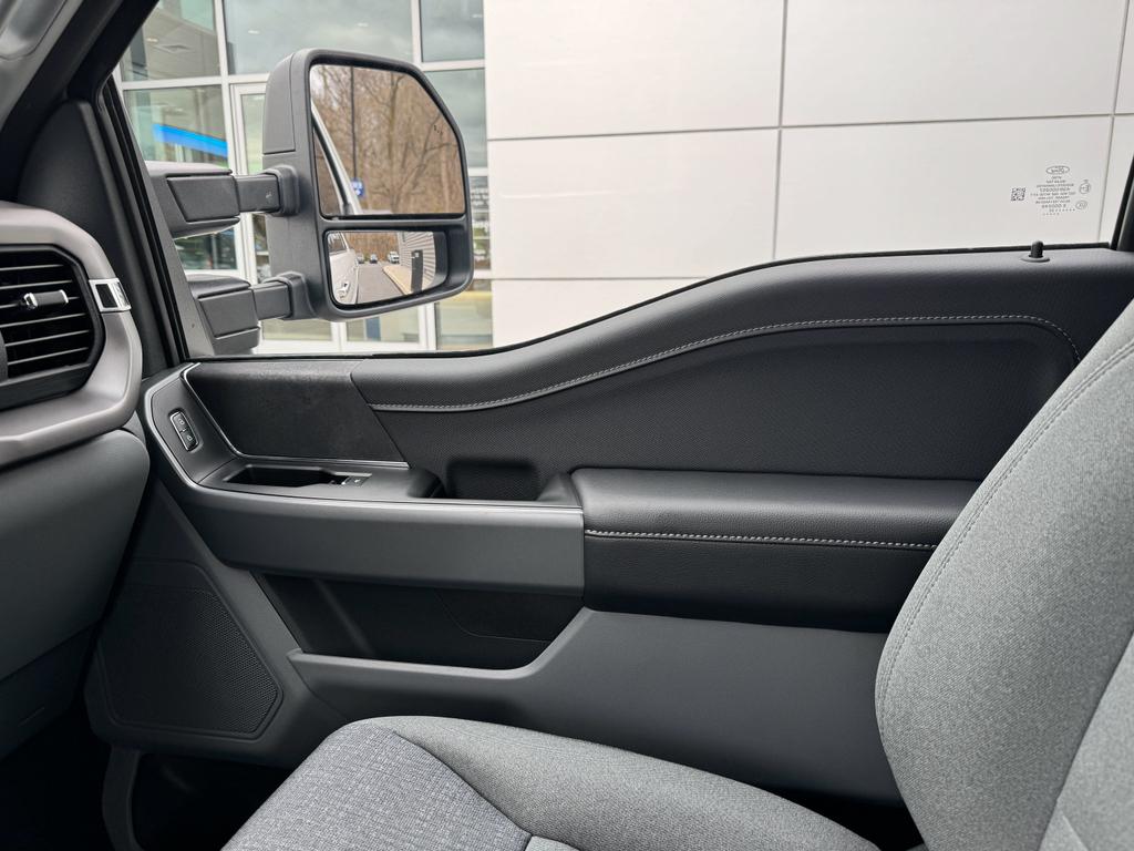 2025 Ford F-150 XLT photo 40