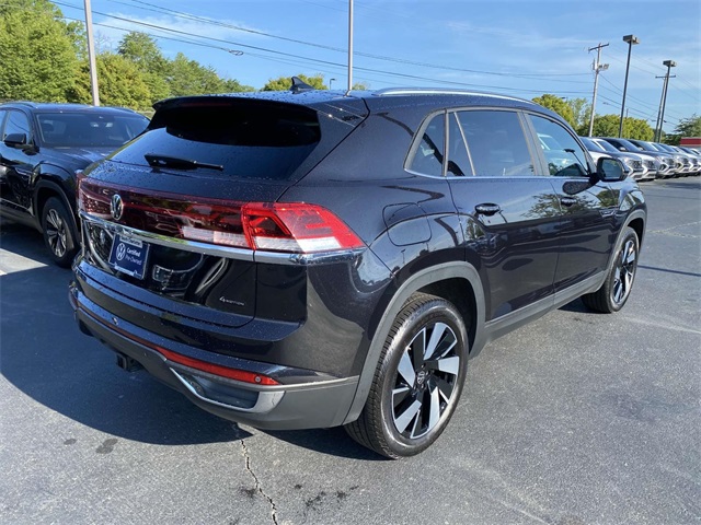 2024 Volkswagen Atlas Cross Sport SE Technology photo 2