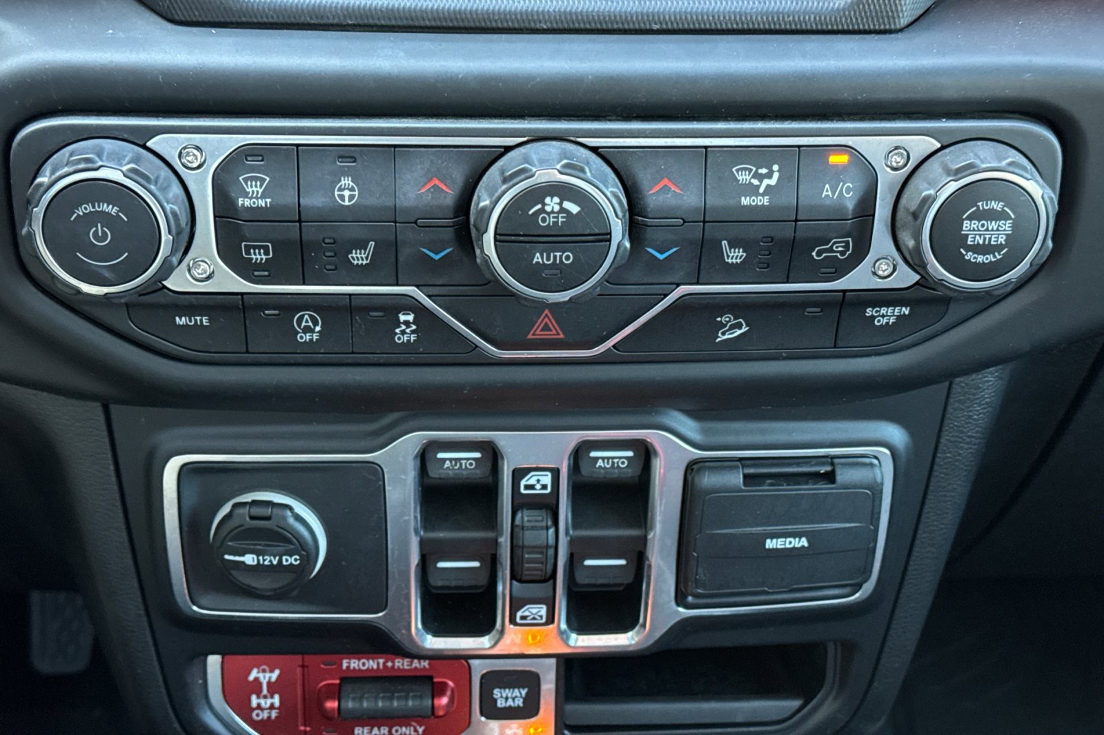 2018 Jeep Wrangler Unlimited Rubicon photo 18