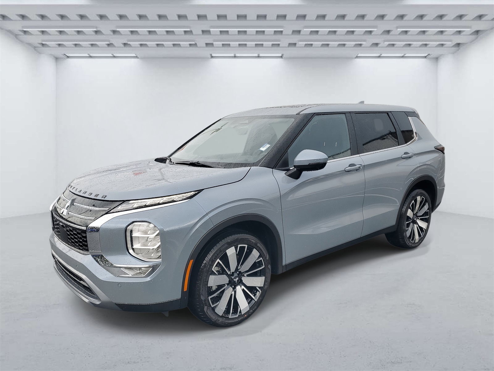 2025 Mitsubishi Outlander SE photo 2