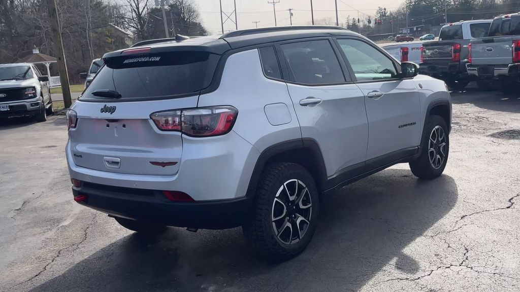 2024 Jeep Compass Trailhawk photo 3