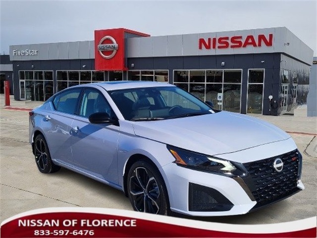 2025 Nissan Altima SR's photo