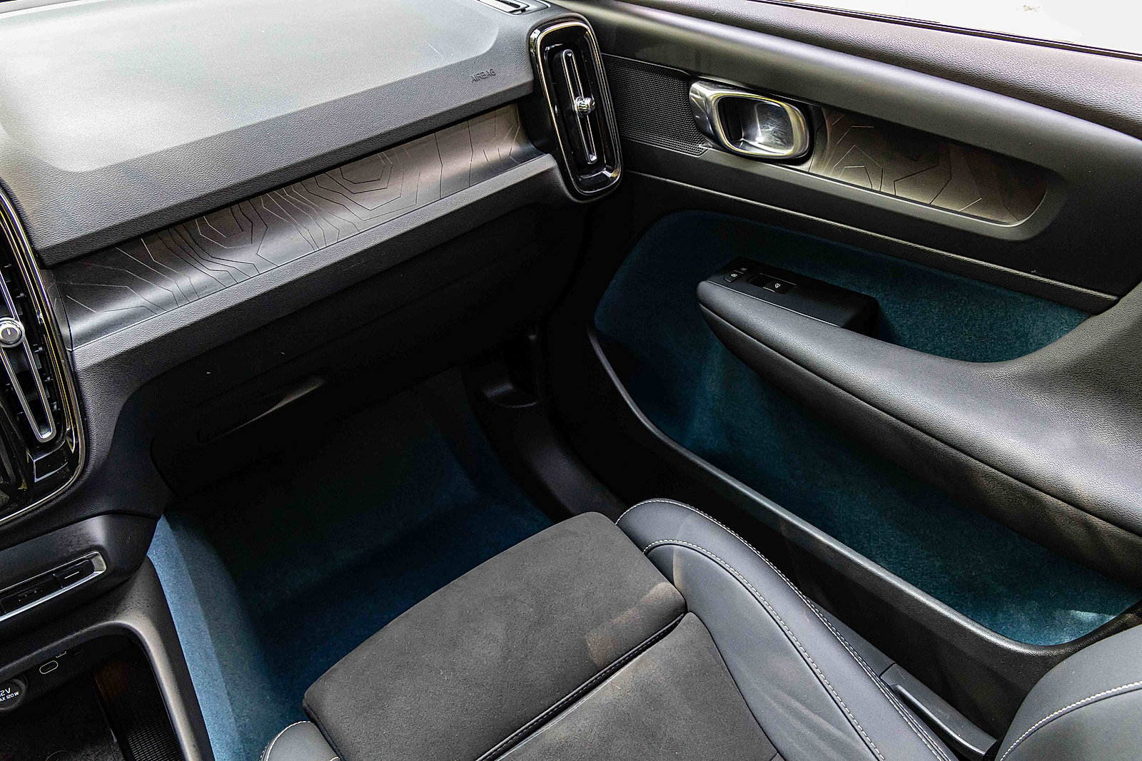 2023 Volvo XC40 Recharge Plus photo 16