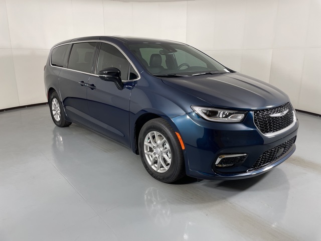 2025 Chrysler Pacifica photo 2
