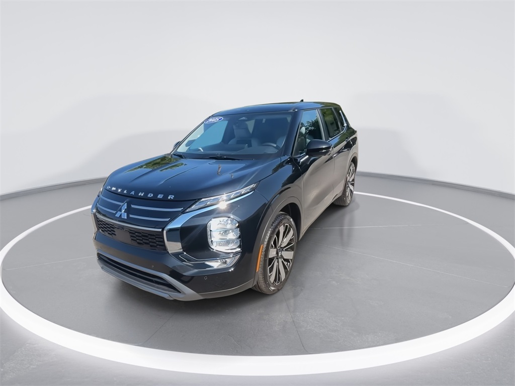 2025 Mitsubishi Outlander SE photo 4