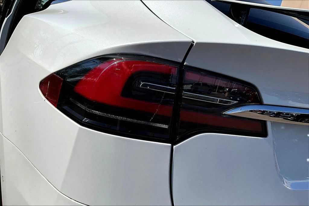 2020 Tesla Model X Long Range photo 28