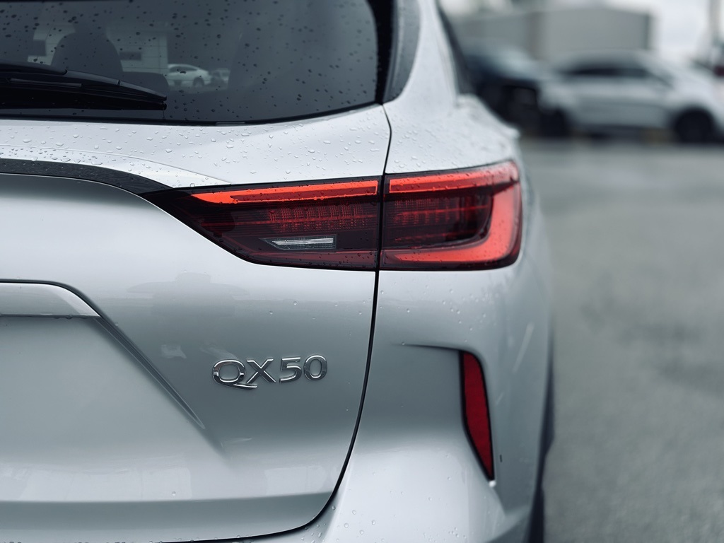 2021 Infiniti QX50 Essential photo 14